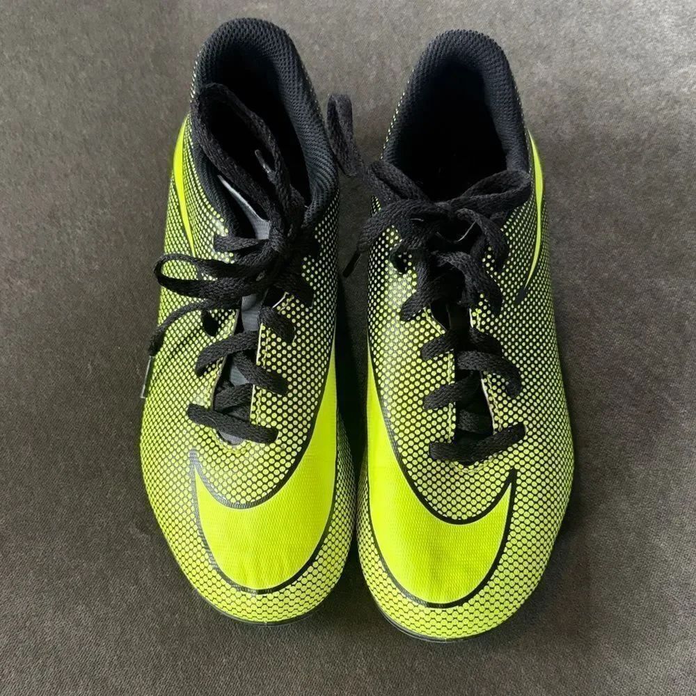 Nike Jr Bravata ll FG Soccer Cleats Kids' Neon Yellow Black Volt Size 3Y